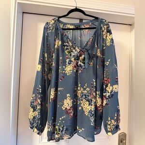Torrid 4 blue floral chiffon blouse w/ tie neck